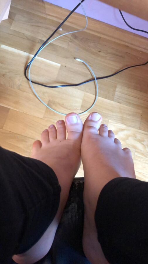 sweet teen feet 15 of 30 pics