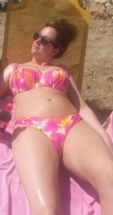 Benefit cheat Leanne needs those fat tits  5 of 22 pics