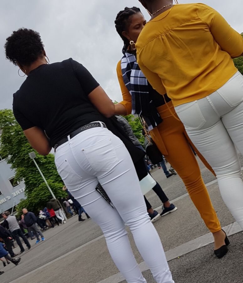 Lovely duo of black women VPL (candid) 23 of 26 pics