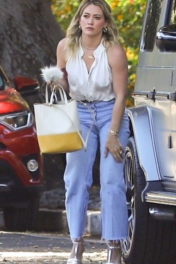 Hilary Duff - Sexy, Curvy Hollywood Celeb Spotted In Studio City 23 of 25 pics