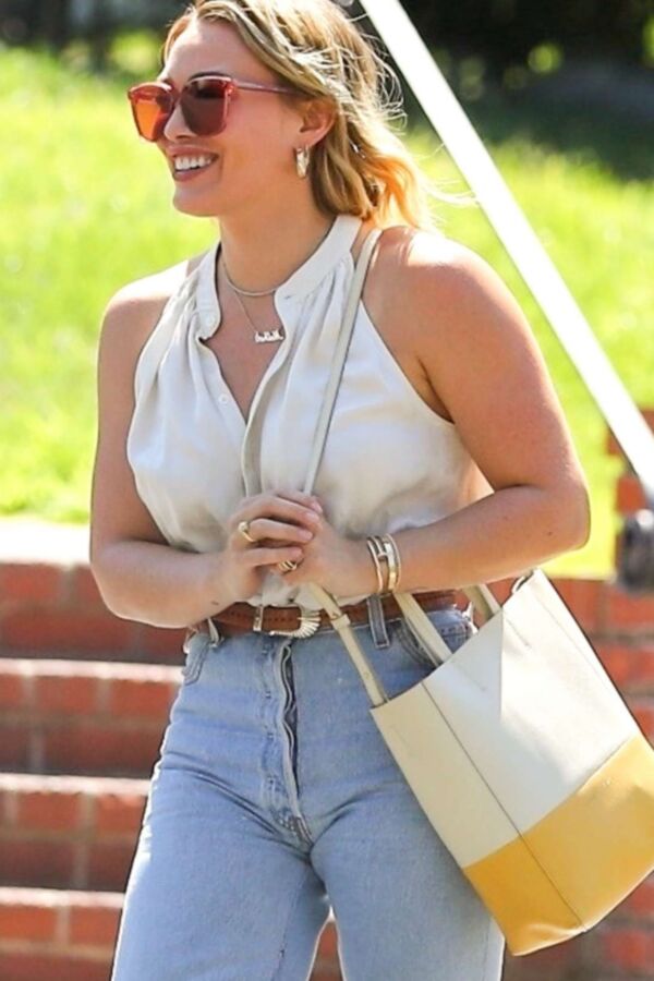 Hilary Duff - Sexy, Curvy Hollywood Celeb Spotted In Studio City 3 of 25 pics