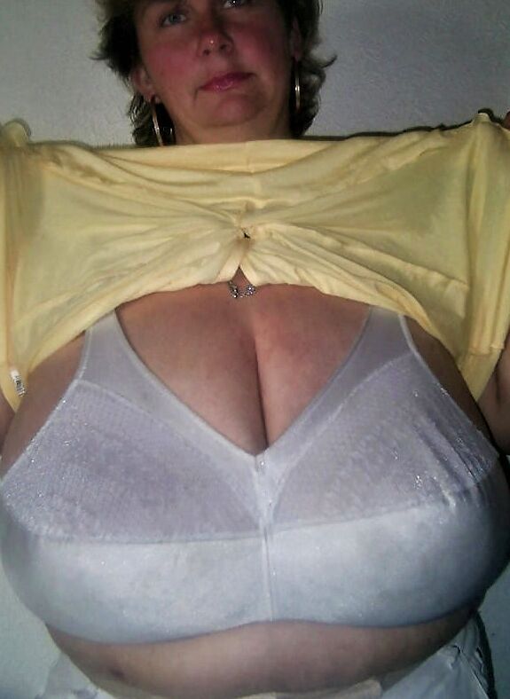 Grannies, Matures, BBW in undies 21 of 78 pics