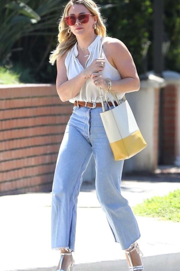 Hilary Duff - Sexy, Curvy Hollywood Celeb Spotted In Studio City 7 of 25 pics