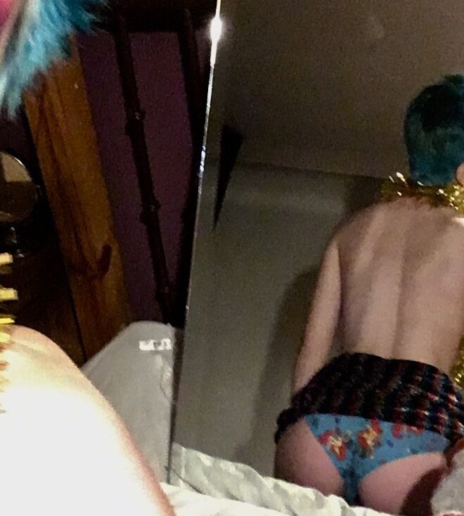 Short hair Scottish slut 17 of 34 pics