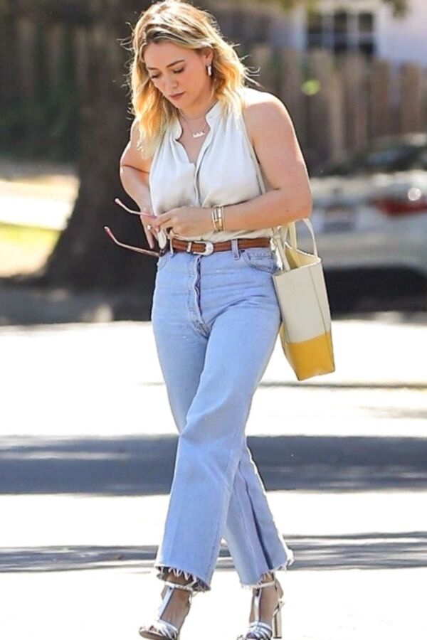 Hilary Duff - Sexy, Curvy Hollywood Celeb Spotted In Studio City 15 of 25 pics