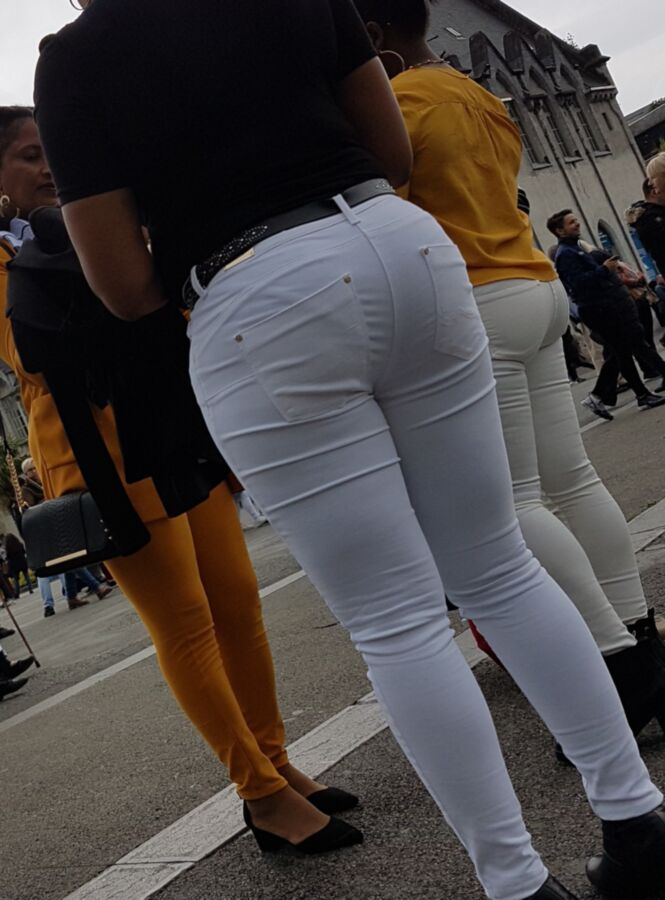 Lovely duo of black women VPL (candid) 17 of 26 pics