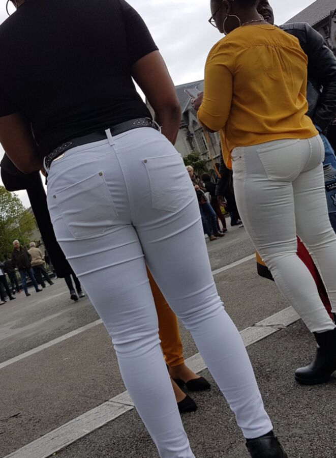 Lovely duo of black women VPL (candid) 19 of 26 pics