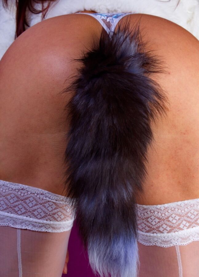 German Juli in Fur Jacket, High Heels and Fox Tail Anal Plug 18 of 75 pics