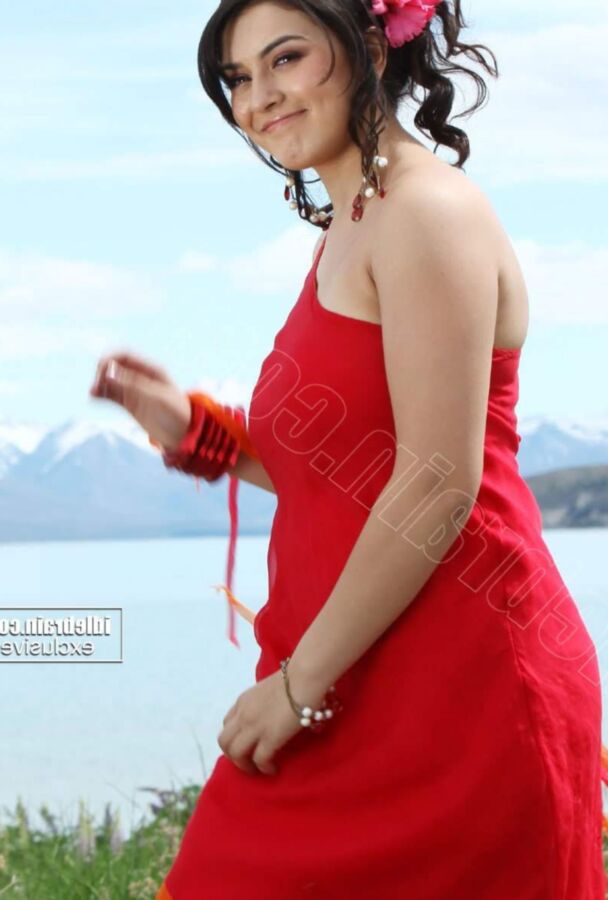 Hansika Motwani- Beautiful Indian Celeb Poses in Sexy Red Outfit 22 of 93 pics