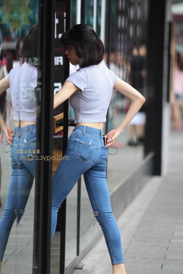 Super slim beauty spotted 8 of 16 pics