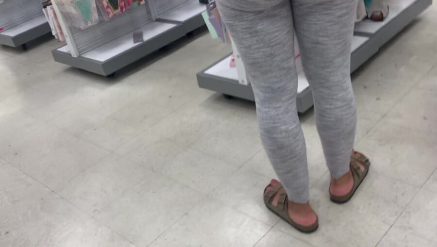 Latina Milf Shopping in Leggings Tight Ass (Candid) 9 of 12 pics