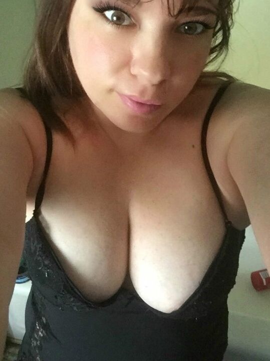 OHIO SEXY WIFE 2 of 21 pics