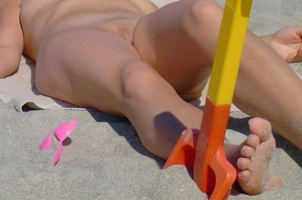 strand nackt outdoor shaved flashing homemade 3 of 7 pics