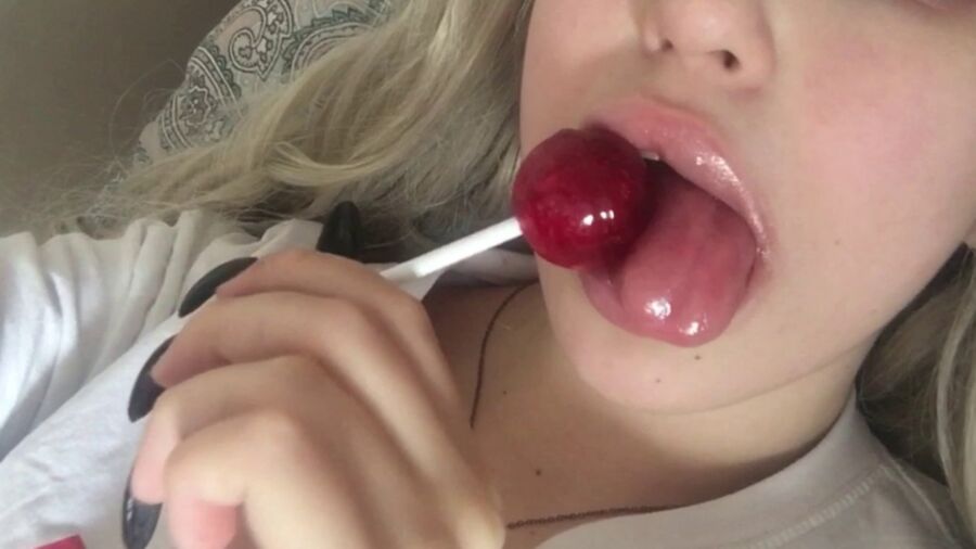 Tongues I Would Like to Cum on 7 of 21 pics