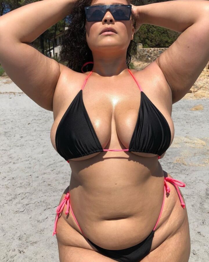Natalie Elizabeth - Thick Curvy Instagram Model 6 of 46 pics