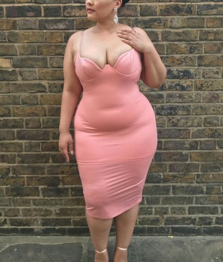 Natalie Elizabeth - Thick Curvy Instagram Model 21 of 46 pics