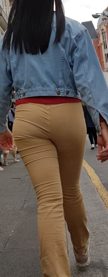 VPL Black Teen with bubble butt (candid) 20 of 27 pics