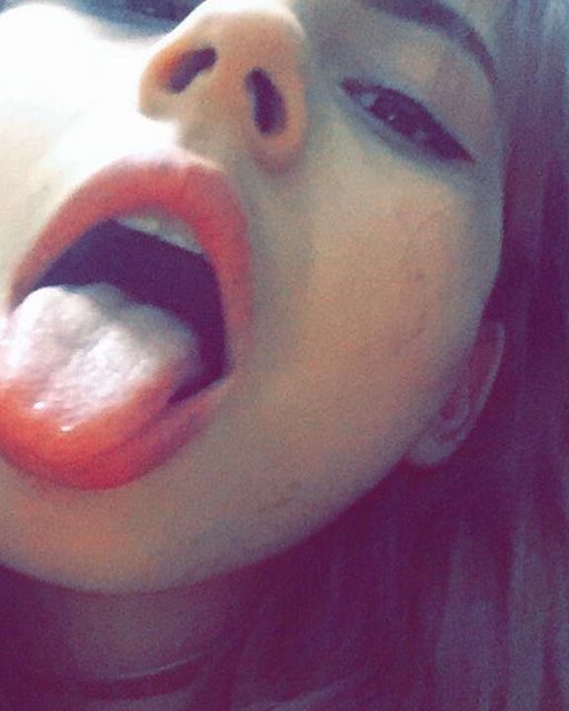 Tongues I Would Like to Cum on 18 of 21 pics