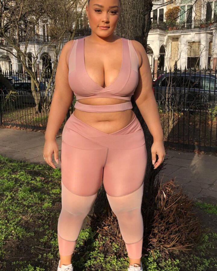 Natalie Elizabeth - Thick Curvy Instagram Model 18 of 46 pics