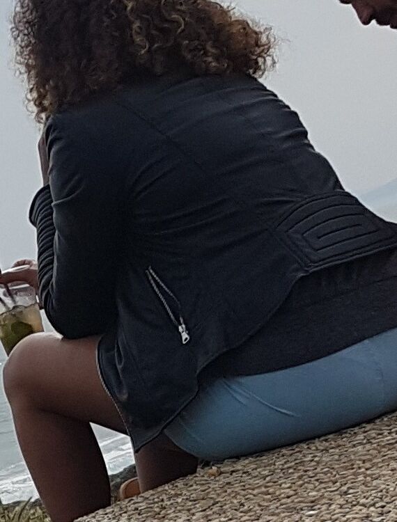 Nice sitting VTL at seafront (candid) 2 of 9 pics
