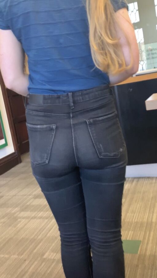 UK petite ass blonde in jeans 15 of 26 pics