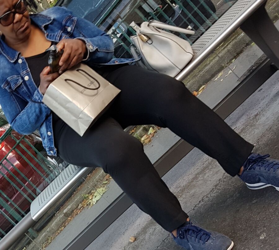 Lovely Black mature and her buttcrack (candid) 6 of 27 pics