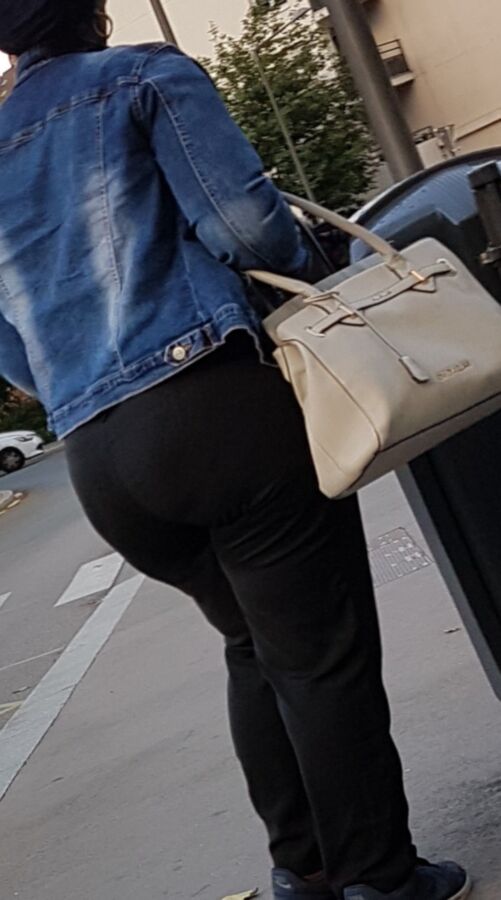 Lovely Black mature and her buttcrack (candid) 10 of 27 pics