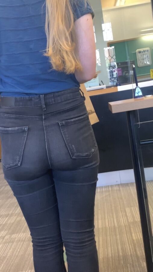 UK petite ass blonde in jeans 21 of 26 pics