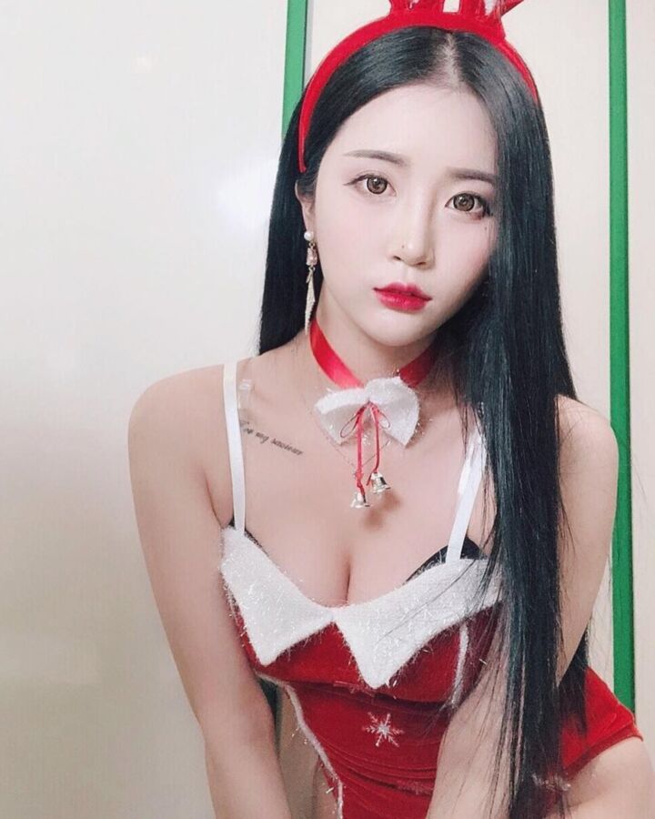 Insta-Korean sexy girl dancer 14 of 46 pics