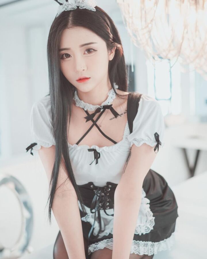 Sexy korean girls dancing