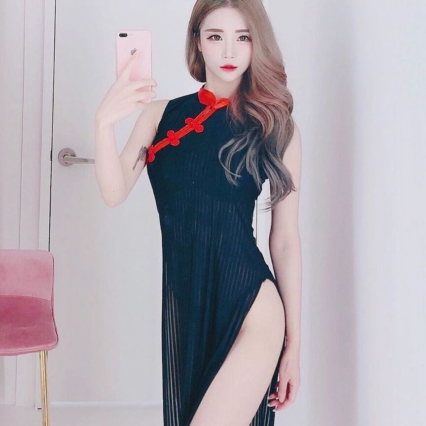 Insta-Korean sexy girl dancer 2 of 46 pics