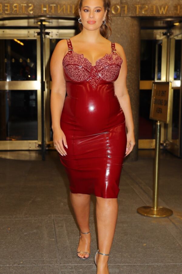 Pregnant Ashley Graham in latex 9 of 11 pics