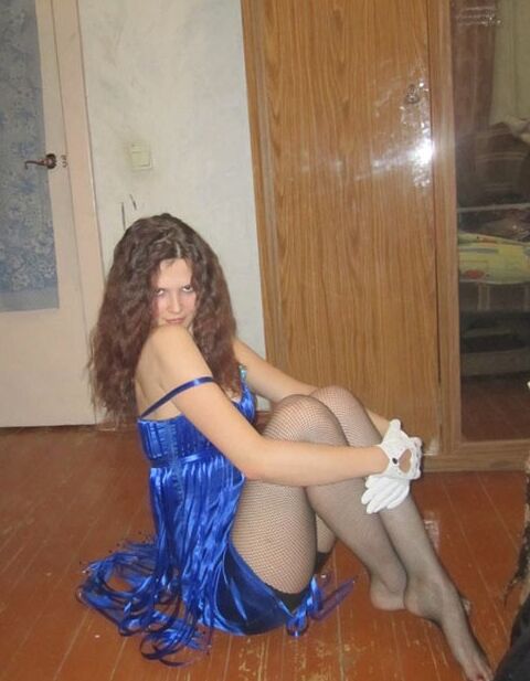 Russian Amateur Teens and Milfs Wearing Pantyhose/Nylon 15 of 40 pics