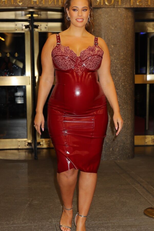 Pregnant Ashley Graham in latex 5 of 11 pics