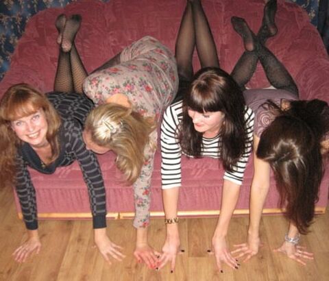 Russian Amateur Teens and Milfs Wearing Pantyhose/Nylon 4 of 40 pics