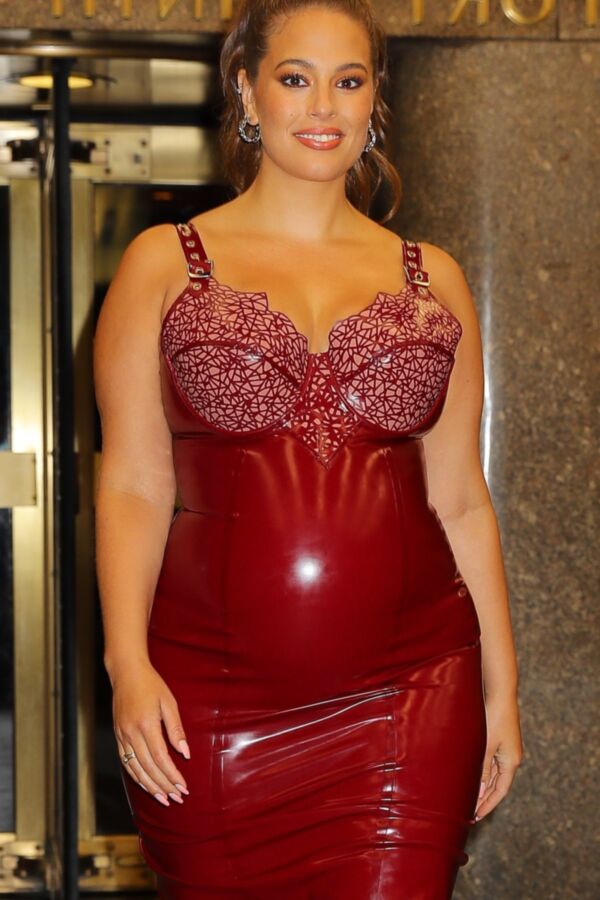 Pregnant Ashley Graham in latex 1 of 11 pics