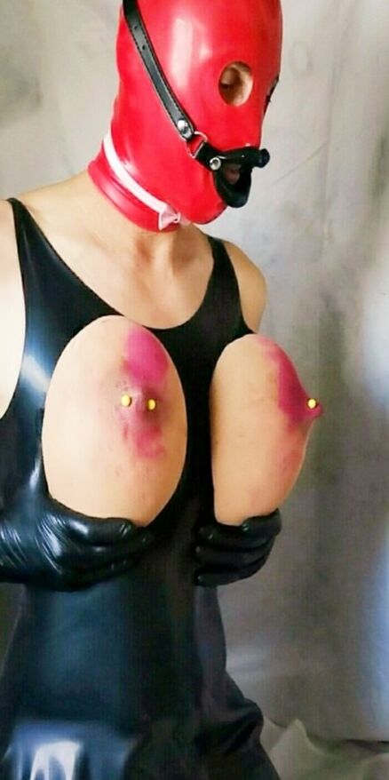 Lipstick nipples latex bimbo 1 of 3 pics