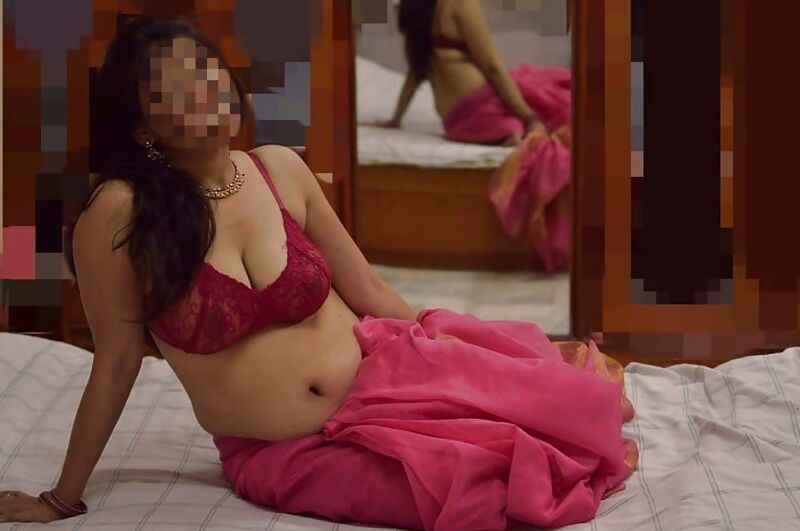 desi indian escort girl riya exposed 9 of 11 pics