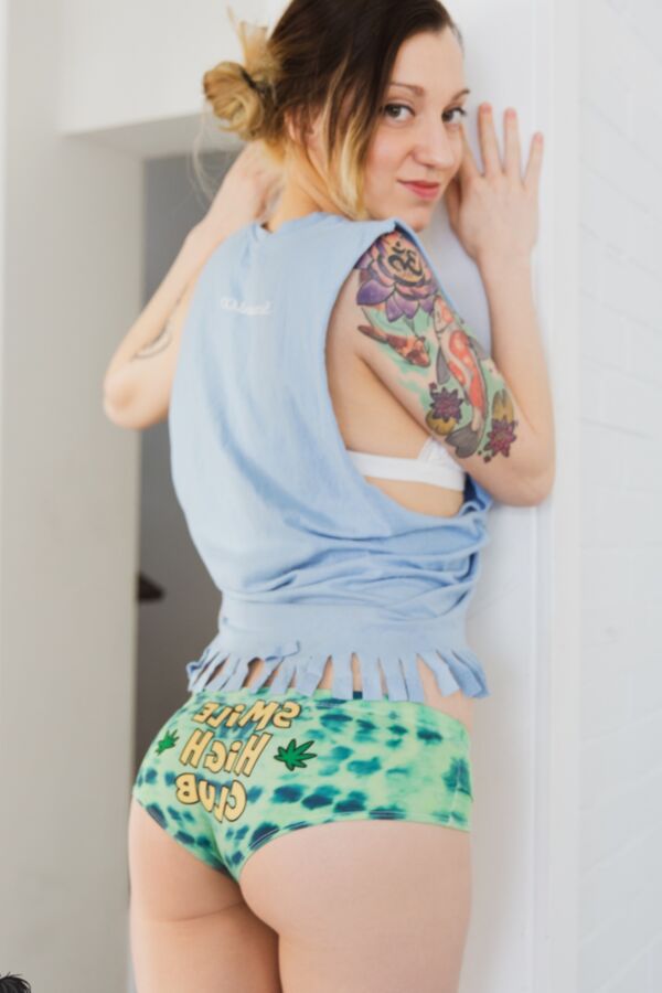 Suicide Girls - Daydream - Smile High Club 3 of 50 pics