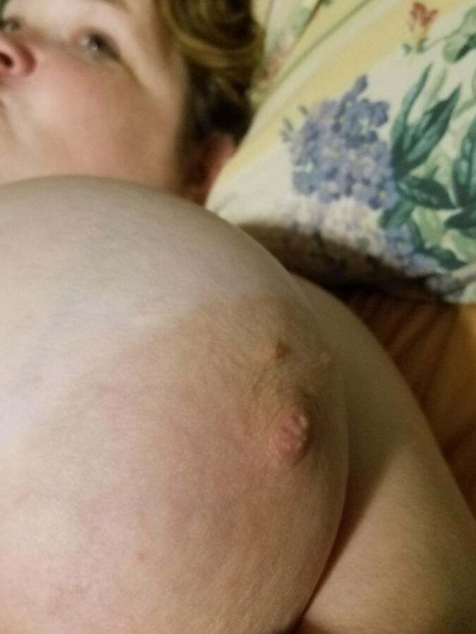 Beautiful Big Belly Wife 11 of 48 pics