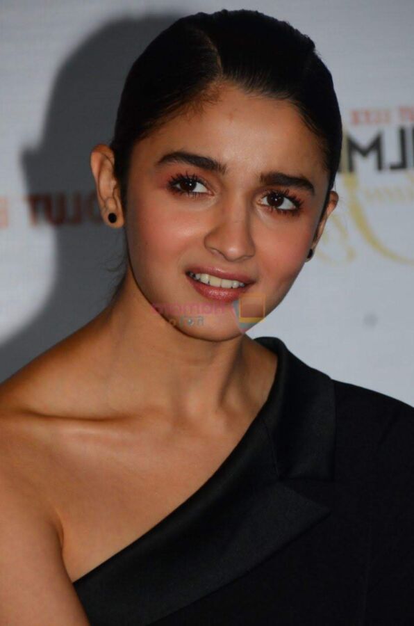 Alia Bhatt- Sexy Indian Bollywood Celeb at Mumbai Filmfare Event 3 of 78 pics