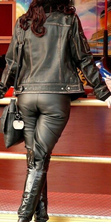 candid leather ass 22 of 43 pics