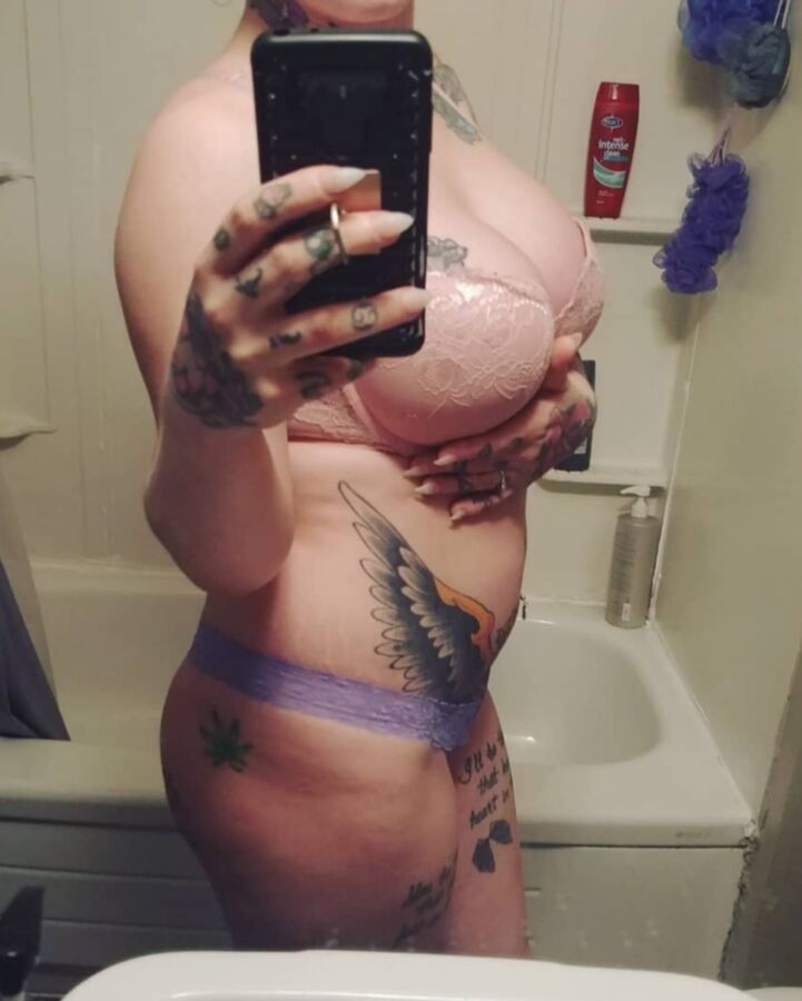 Tattoo preggo gym muscle