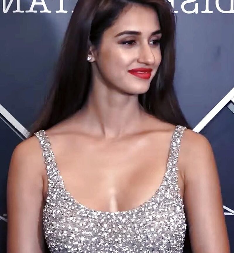 Disha Patani - Busty Glamorous Indian Celeb Poses in Sexy Outfit 5 of 40 pics