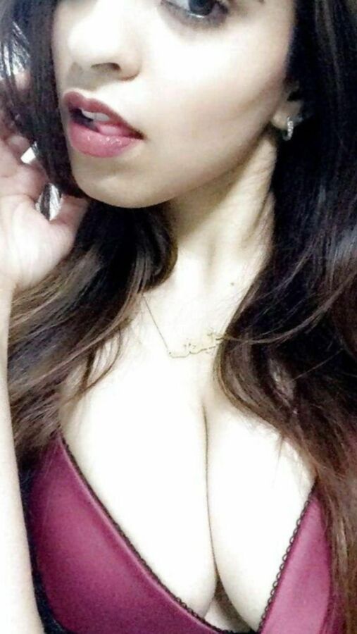 Sexy Babe From India 14 of 26 pics