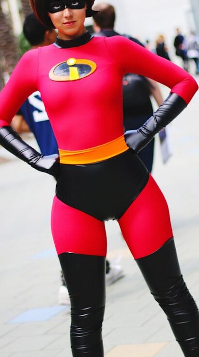 This Mom Is The Best Looking Elastigirl 17 of 34 pics