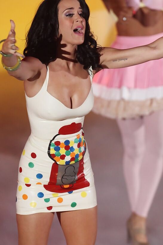 Katy Perry in latex dress 3 of 44 pics