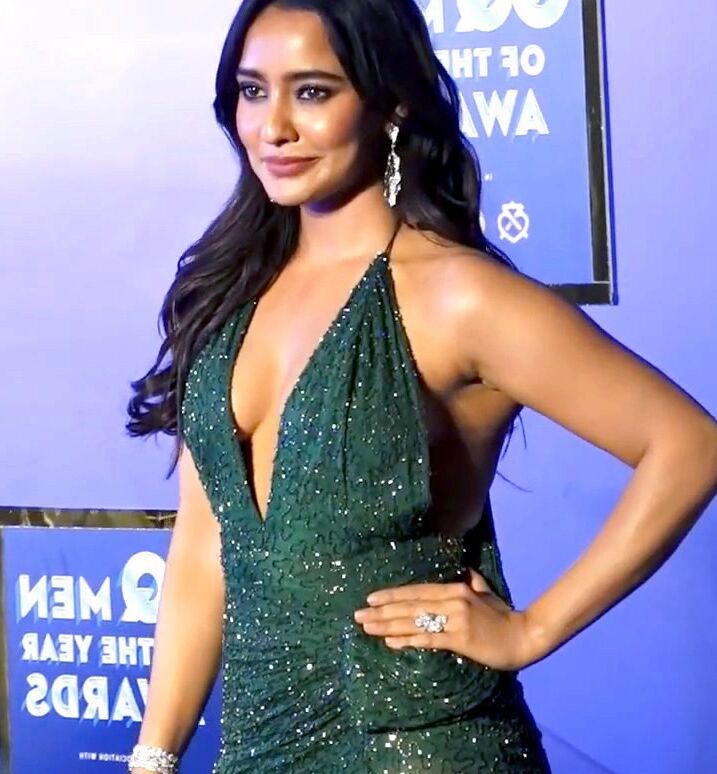 Neha Sharma - Gorgeous Indian Celeb in Sexy Outfit for GQ Awards 5 of 35 pics