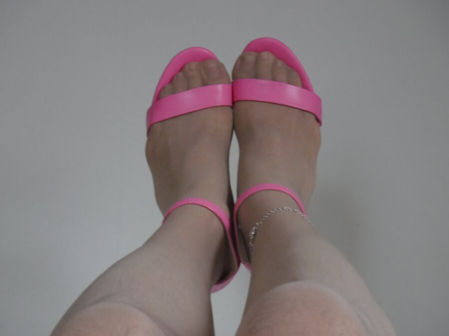 Nylon feet in pink heels 2 of 5 pics