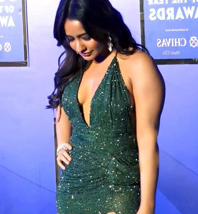 Neha Sharma - Gorgeous Indian Celeb in Sexy Outfit for GQ Awards 11 of 35 pics